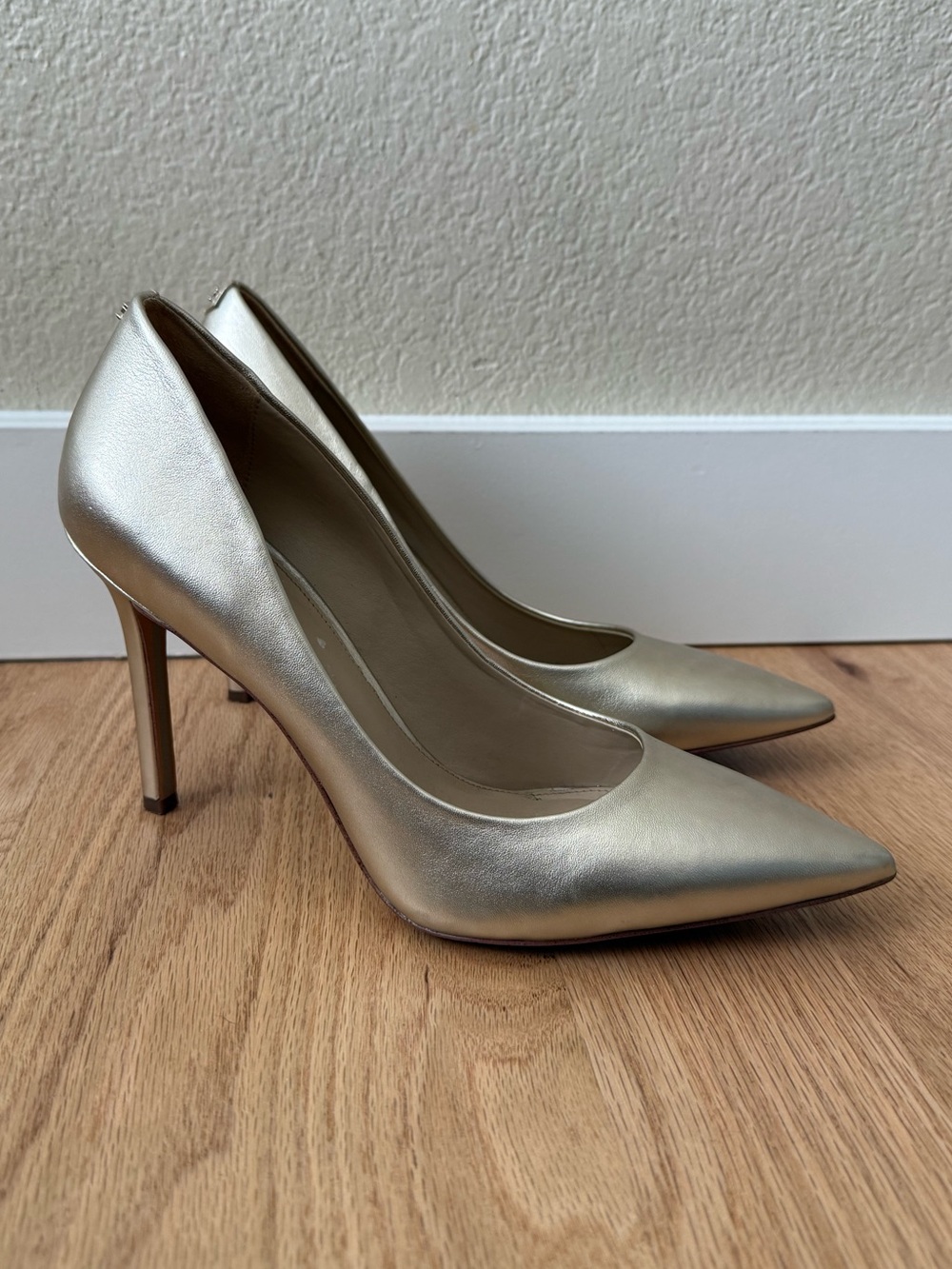 Sam Edelman Leather Pointed Toe Pump Heels Gold Shiny Size 10